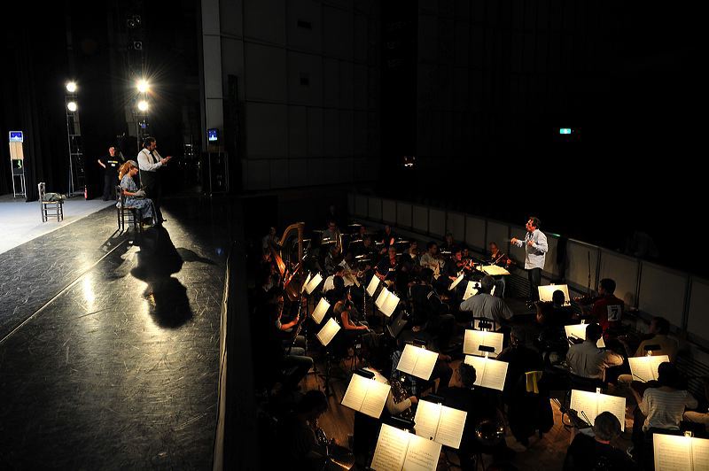 Répétition avec les chanteurs (Tournée Carmen, Japon, 2008)
